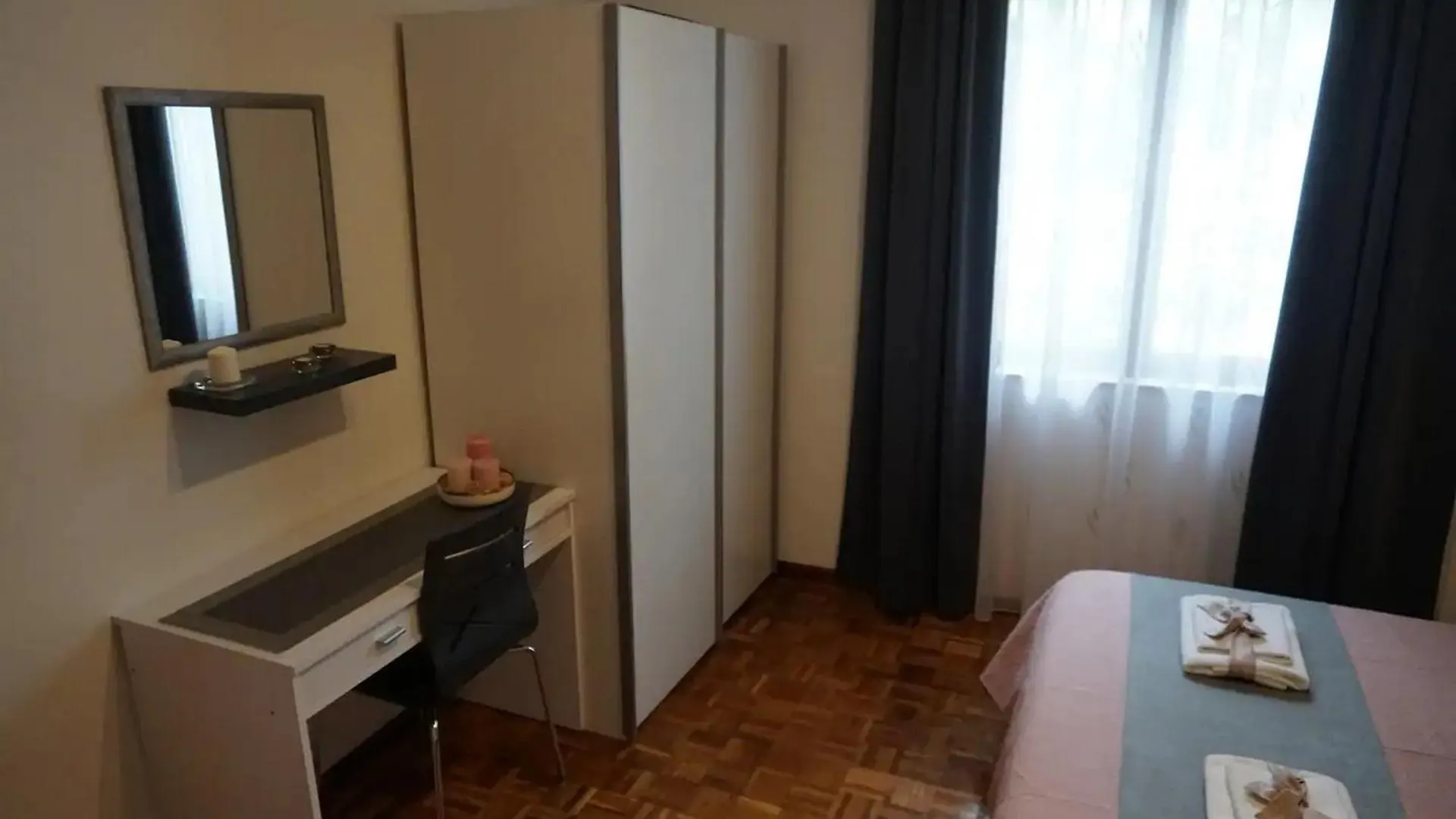 Modern Trogir Apartment With Private Patio, Bbq, And Close To Beach