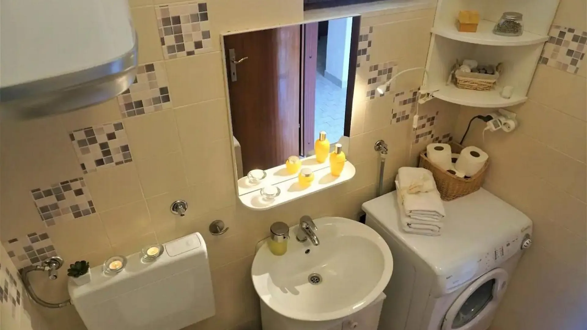 Modern Trogir Apartment With Private Patio, Bbq, And Close To Beach Croatia