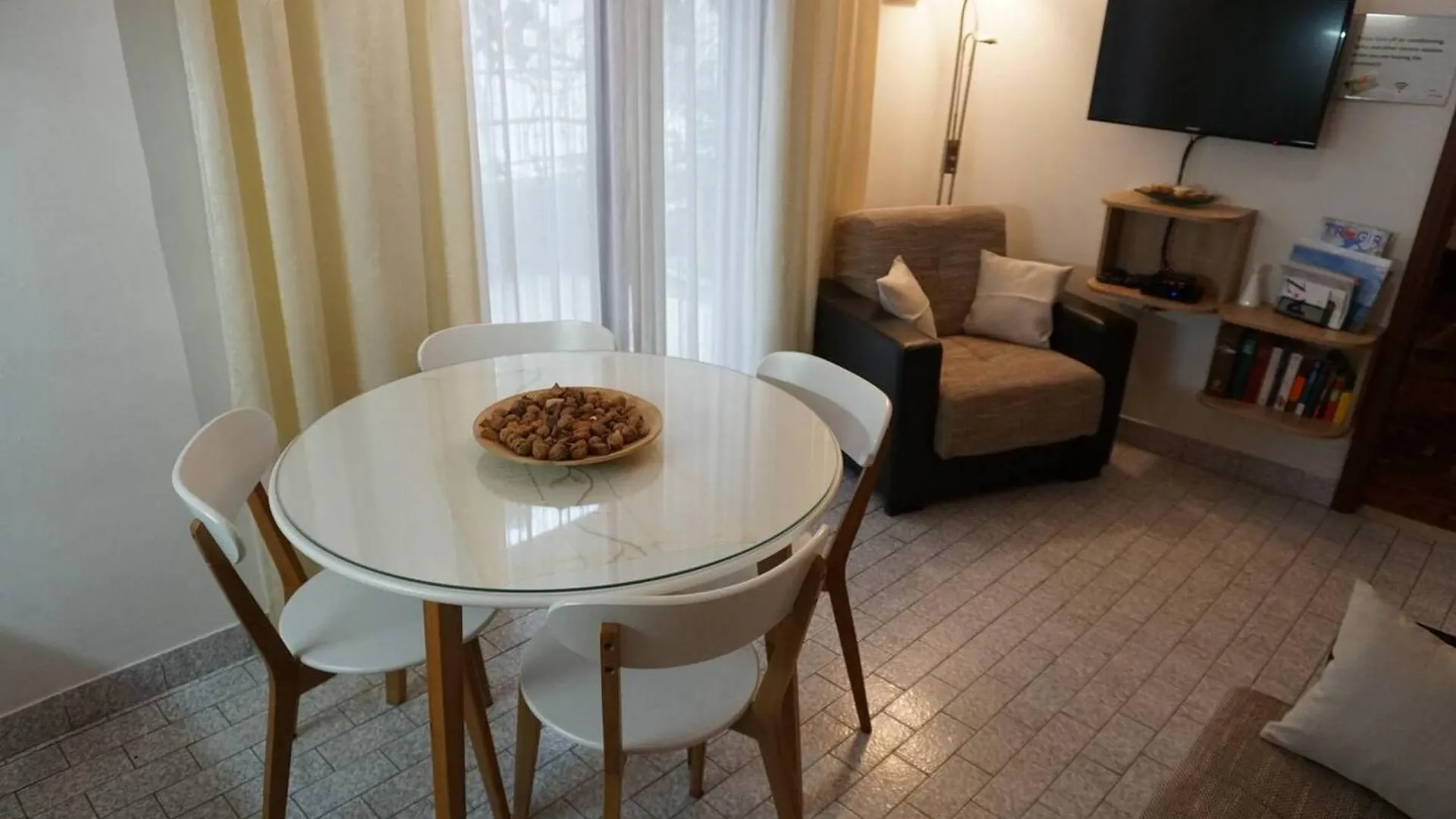 Modern Trogir Apartment With Private Patio, Bbq, And Close To Beach