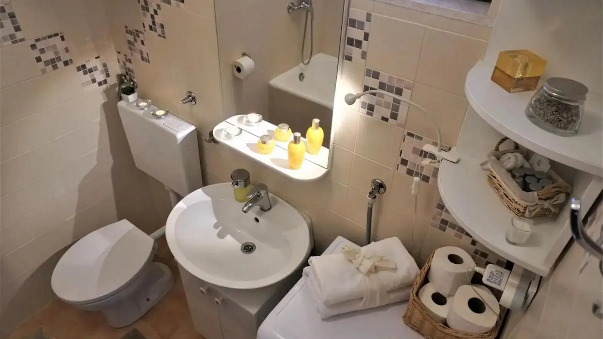 Modern Trogir Apartment With Private Patio, Bbq, And Close To Beach