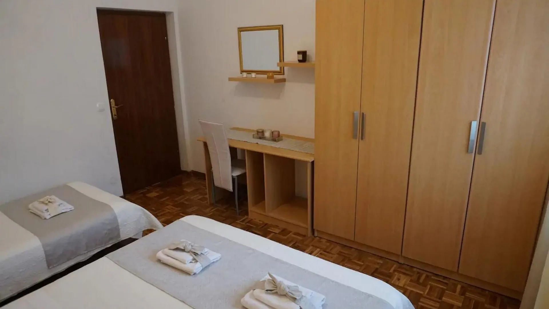 Modern Trogir Apartment With Private Patio, Bbq, And Close To Beach