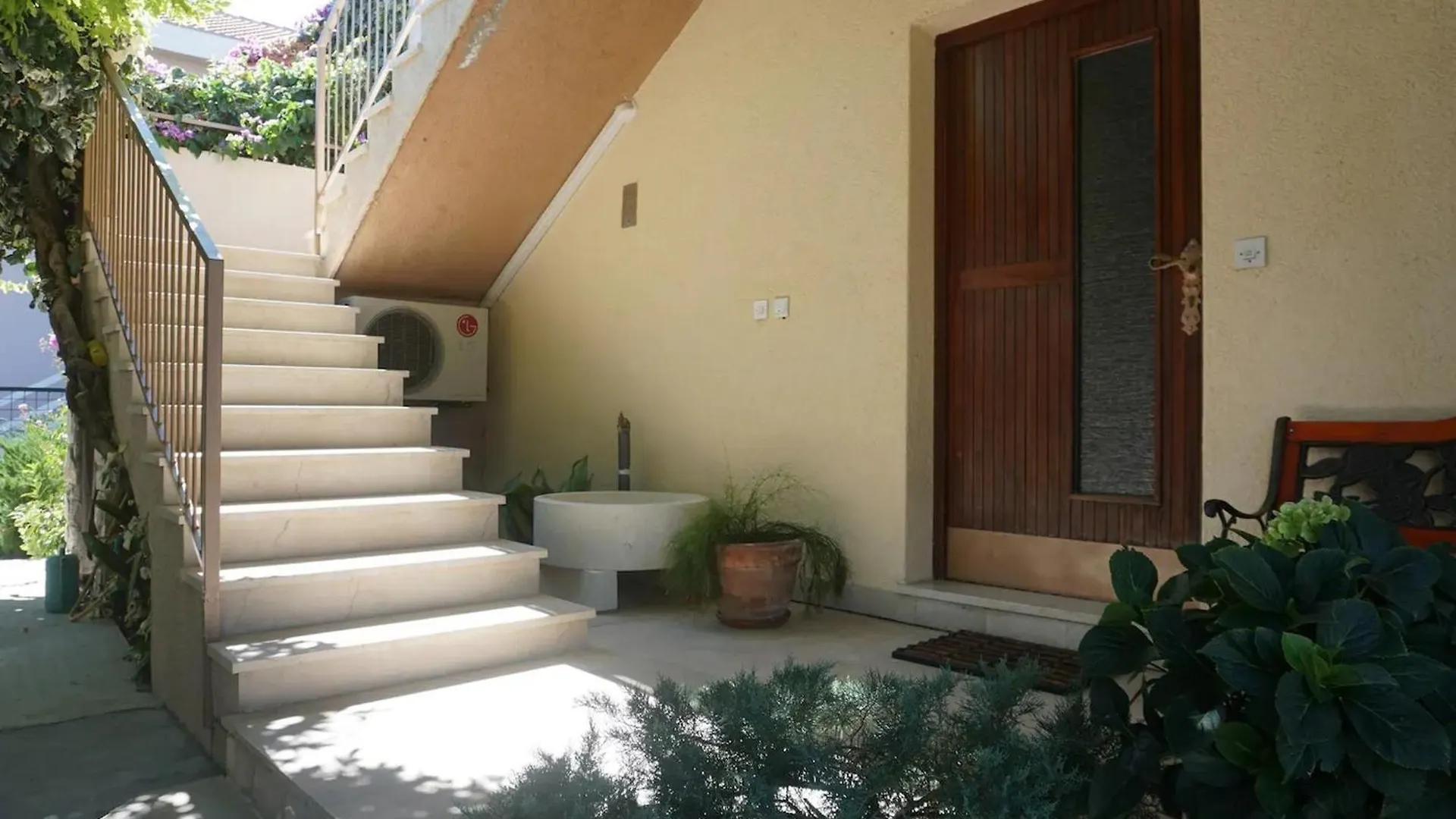 Modern Trogir Apartment With Private Patio, Bbq, And Close To Beach Croatia